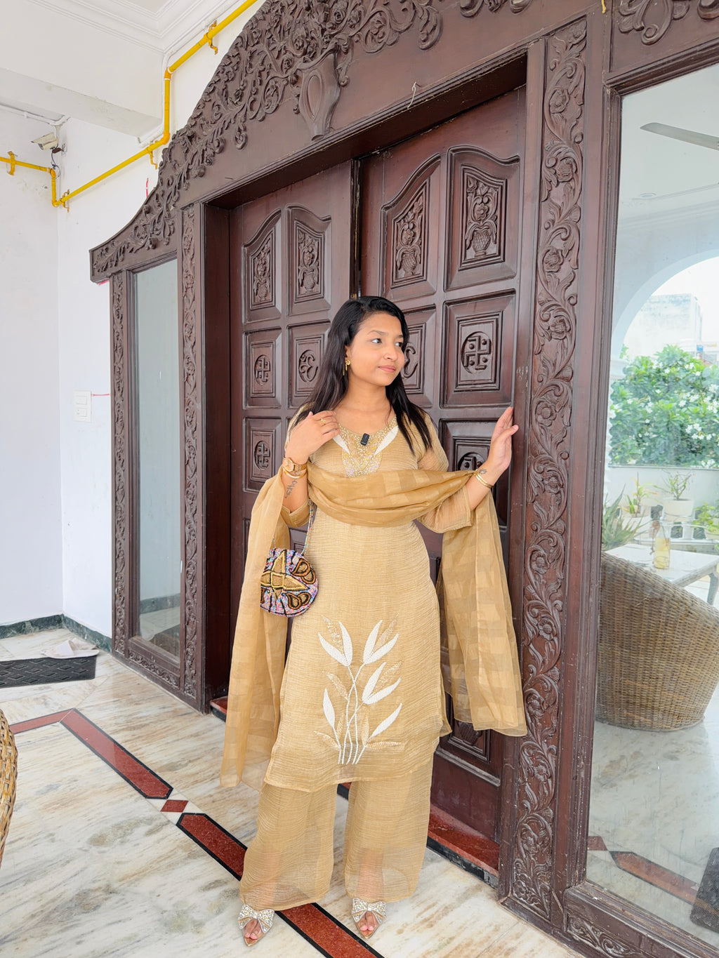 Tissue fabric suit