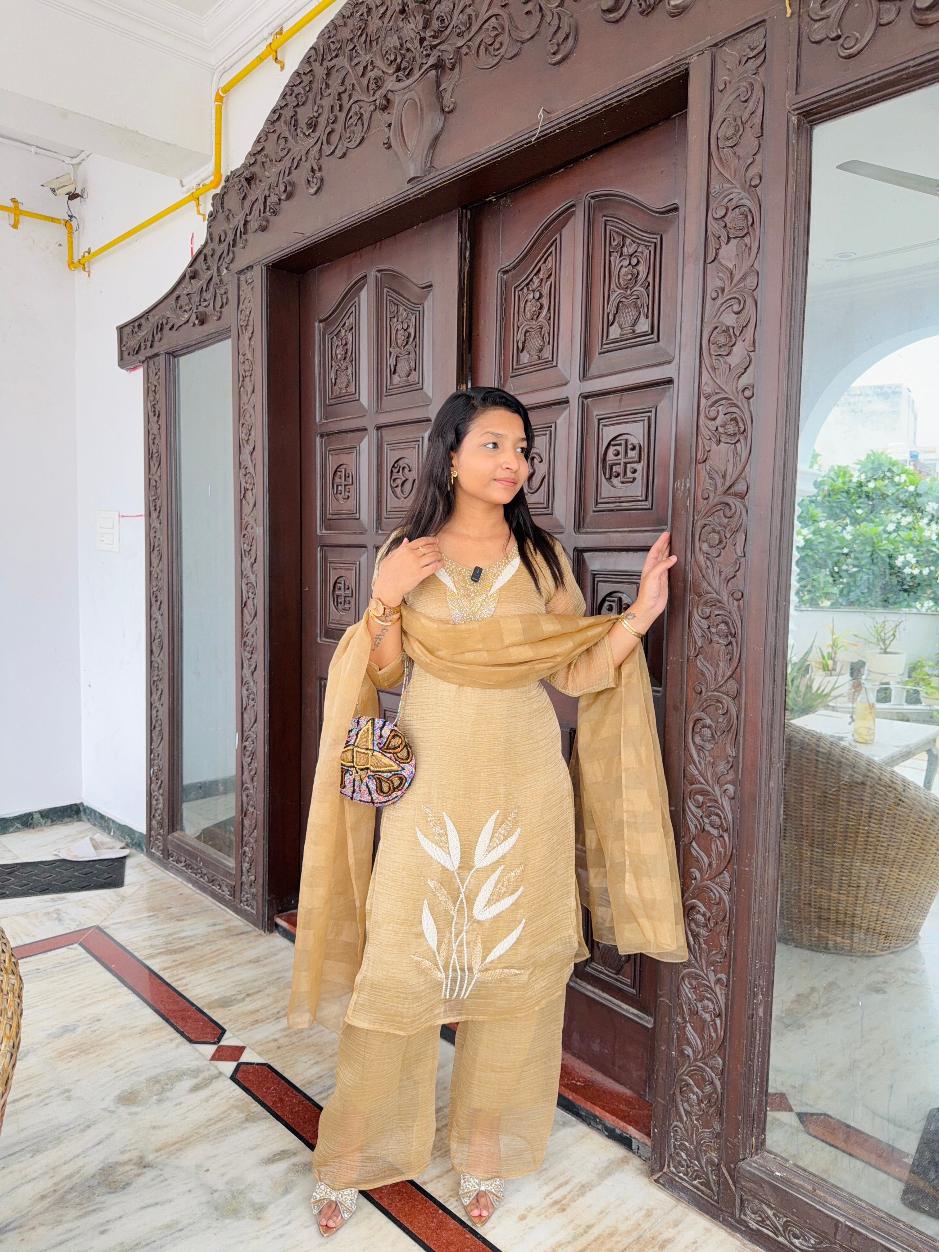 Tissue fabric suit